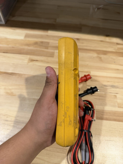 FLUKE 77 III MULTIMETER WITH LEADS TESTED
