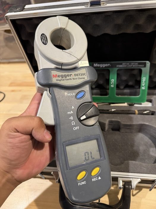 MEGGER DET20C DIGITAL EARTH TEST CLAMP METER & CASE - FREE SHIPPING (TESTED)
