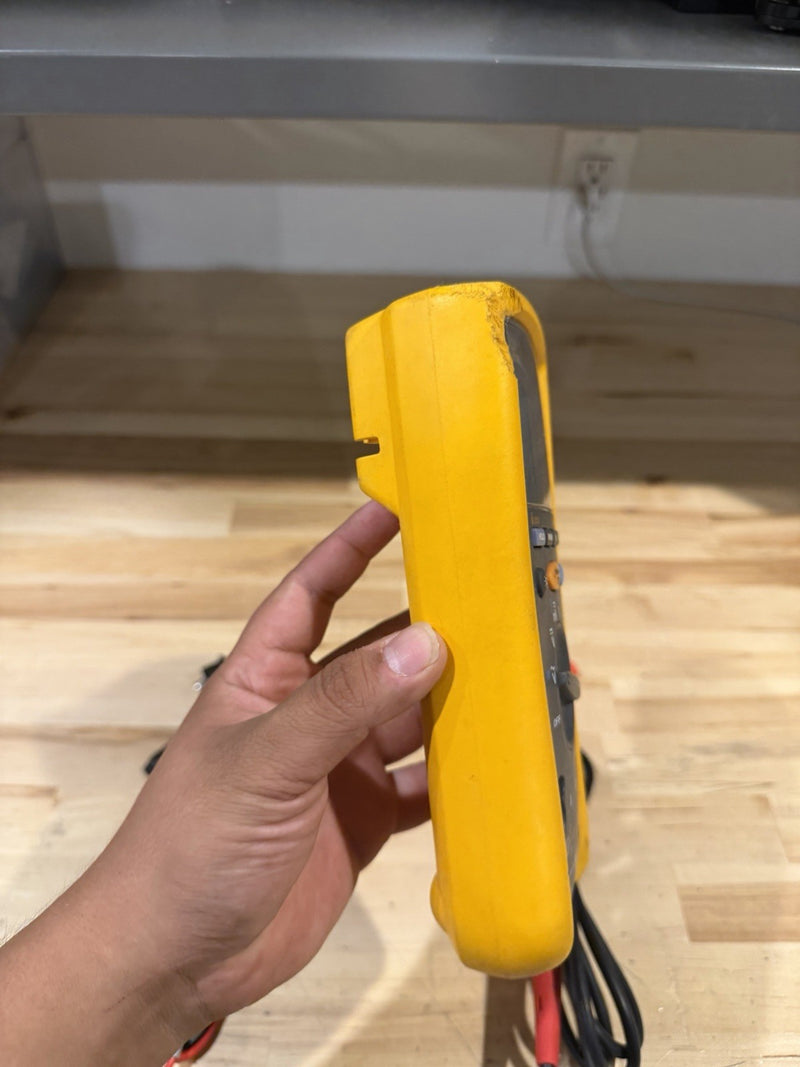 FLUKE 1587 DIGITAL INSULATION TESTER KIT W ACCESSORIES & LEADS - SHIPS FAST