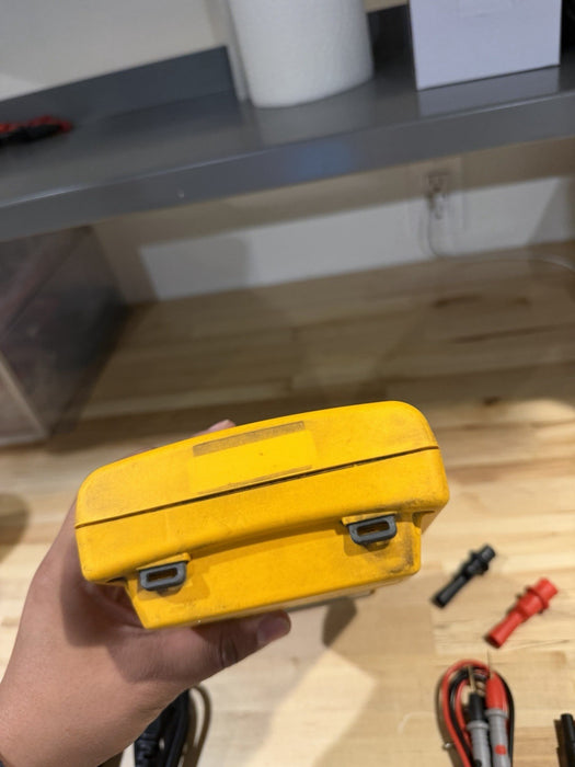 FLUKE 744 DOCUMENTING PRCESS CALIBRATOR W/ LEADS & CHARGER (CALIBRATED 2025)