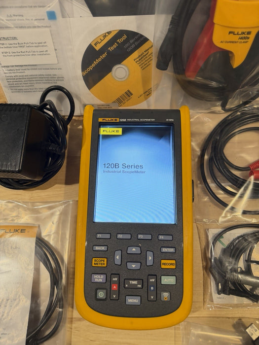 FLUKE 125B INDUSTRIAL SCOPEMETER 40MHZ WITH ACCESSORIES & BAG