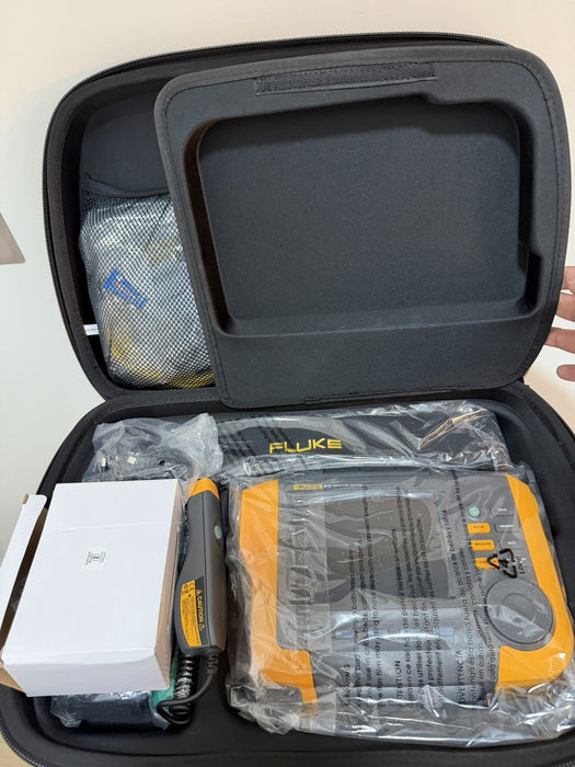 FLUKE 810 VIBRATION TESTER KIT & ACCESSORIES (NEW SEALED) FREE SHIPPING