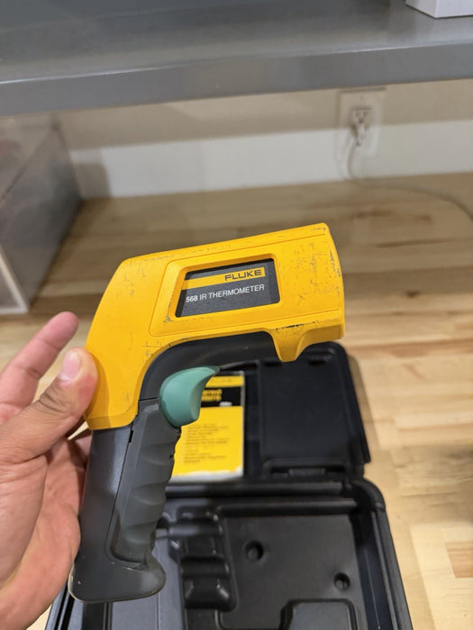FLUKE 568 IR THERMOMETER WITH CASE TESTED