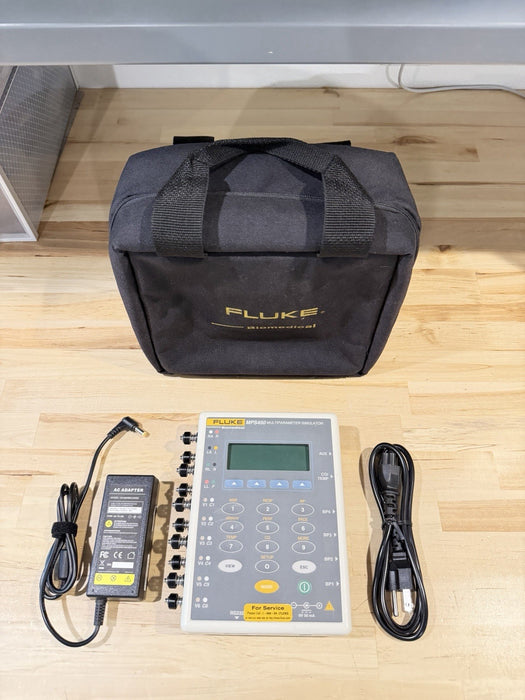 FLUKE MPS450 MULTIPARAMETER SIMULATOR W/ CASE & CHARGER - TESTED