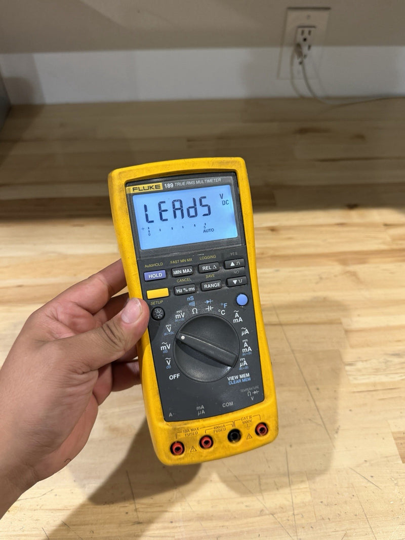 FLUKE 189 TRUE RMS MULTIMETER (PARTS ONLY)  FOR PARTS - SHIPS FAST