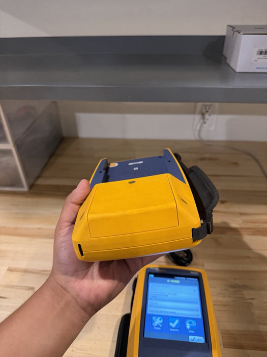 FLUKE NETWORKS VERSIV MAINFRAME & REMOTE WITH CHARGER