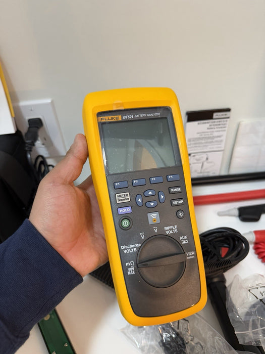 FLUKE BT521 BATTERY ANALYZER KIT W/ACCESSORIES (NEW FACTORY SEALED)CAL 2025/2026