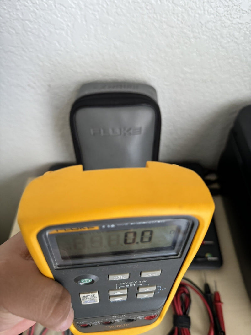 FLUKE 712 RTD PROCESS CALIBRATOR WITH LEADS & BAG