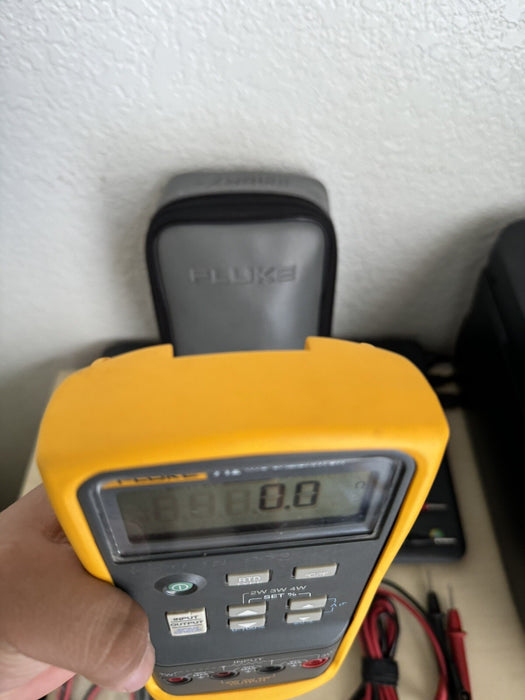 FLUKE 712 RTD PROCESS CALIBRATOR WITH LEADS & BAG