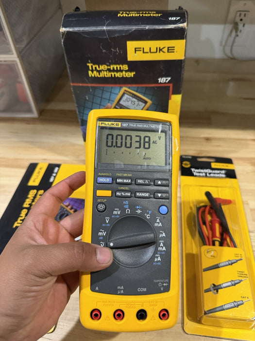 FLUKE 187 TRUE RMS MULTIMETER W/ LEADS & CLIPS  (NEW SEALED) TESTED - RARE