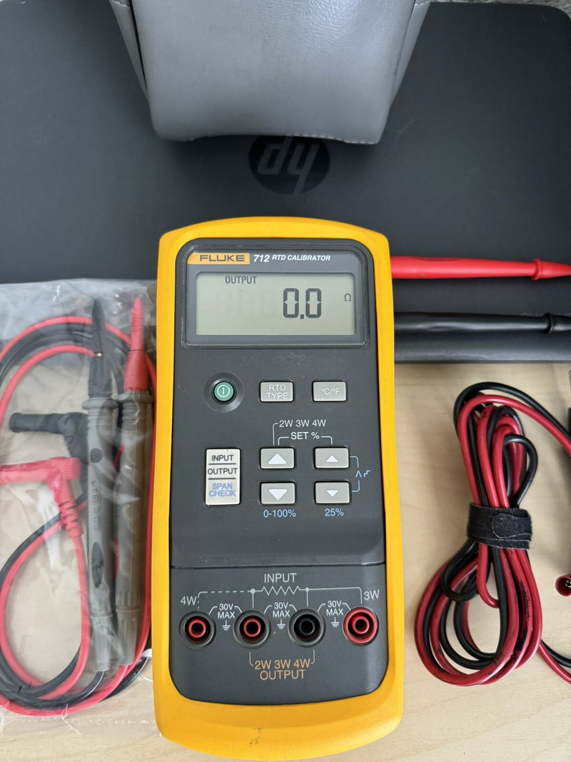 FLUKE 712 RTD PROCESS CALIBRATOR WITH LEADS & BAG