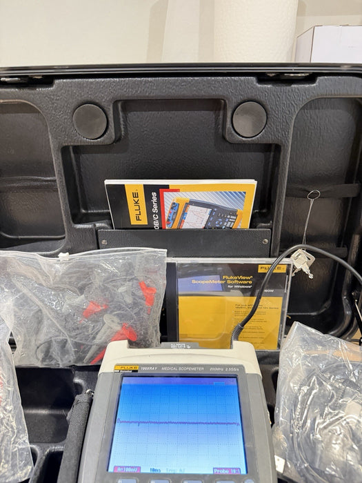 FLUKE 199XRAY MEDICAL SCOPEMETER 200MHz 2.5GS/S W/ ACCESSORIES (TESTED)