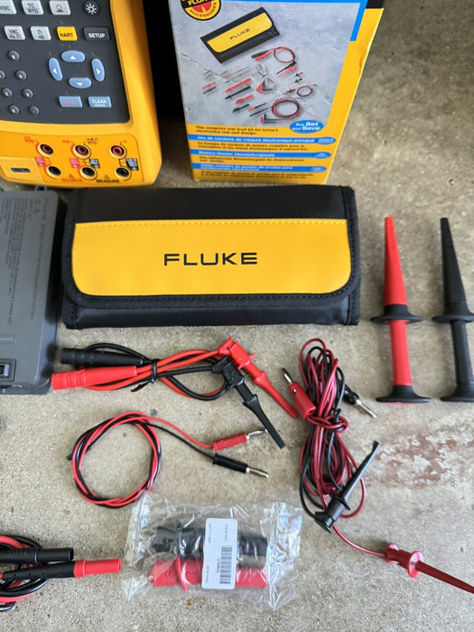 FLUKE 754 DOCUMENTING PROCESS CALIBRATOR WITH NEW TLK287 LEADS & EXTRA BATTERY