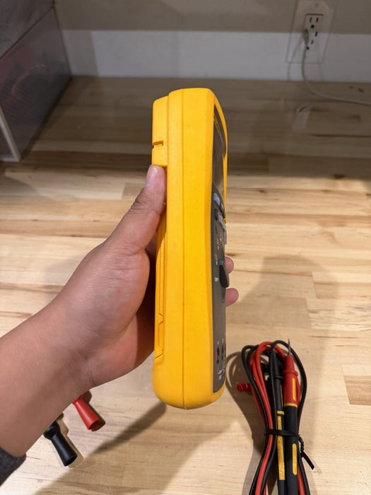 FLUKE CNX 3000 WIRELESS MULTIMETER WITH LEADS & CLIPS