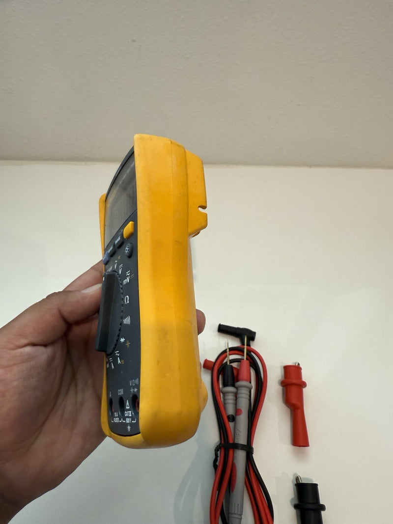 FLUKE 117 TRUE RMS MULTIMETER WITH LEADS & CLIPS