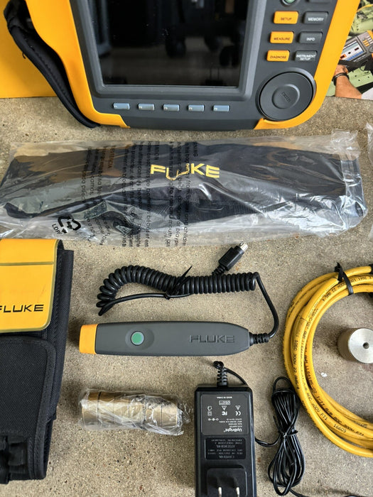 FLUKE 810 VIBRATION TESTER WITH TACHOMETER & TRIAXIAL ACCELEROMETER & CASE