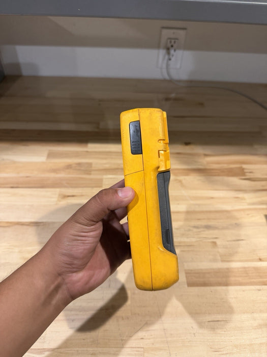 FLUKE 233 REMOTE DISPLAY MULTIMETER FOR PARTS