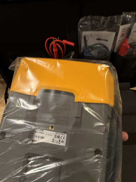 FLUKE 190-062 SCOPEMTER 2CH 60MHZ 625MS/S (NEW FACTORY SEALED) FREE SHIPPING