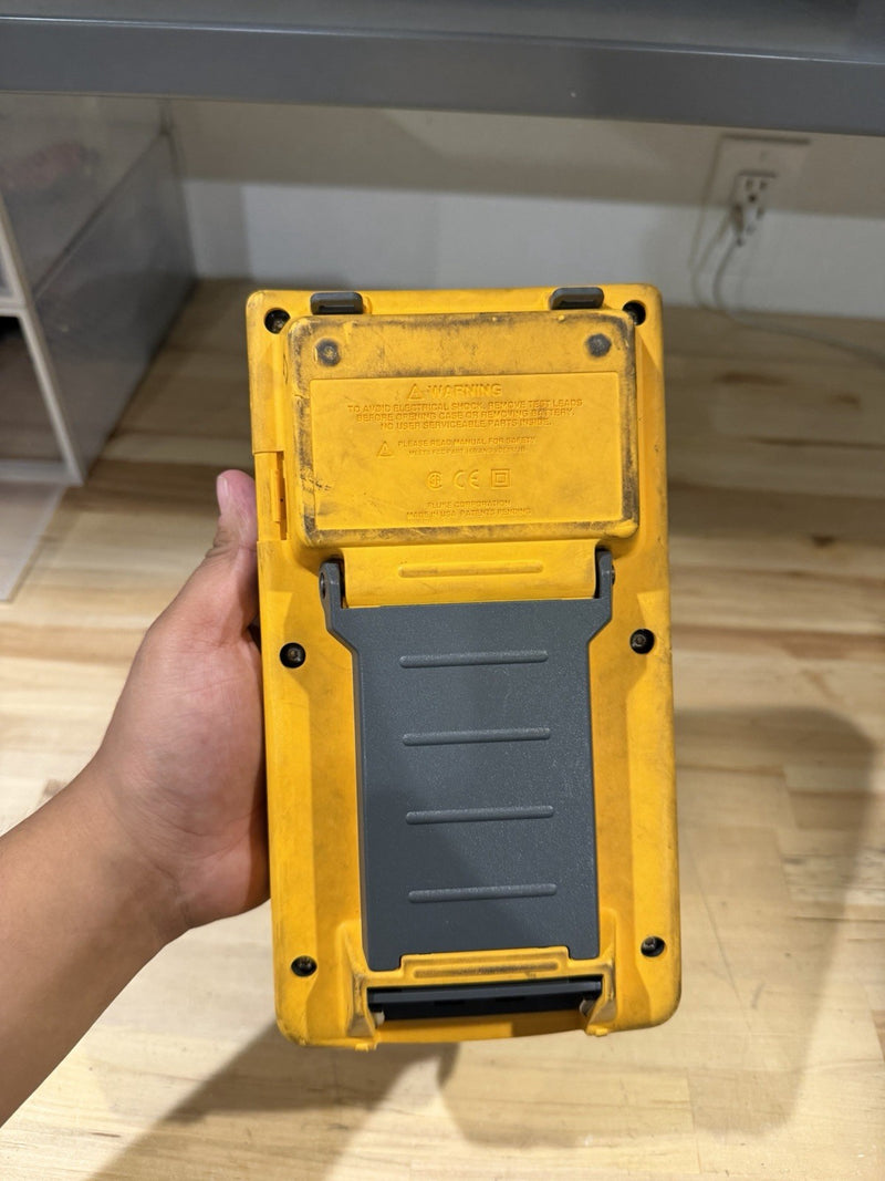 FLUKE 744 DOCUMENTING PRCESS CALIBRATOR FOR PARTS