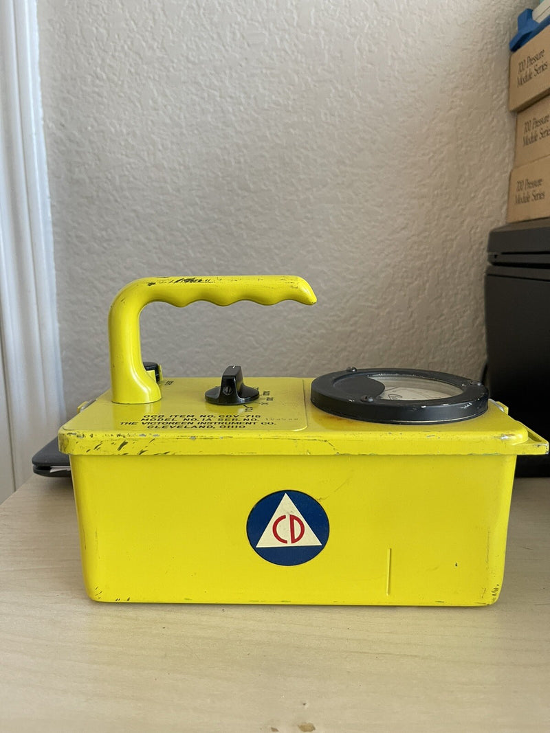 VICTOREEN INSTRUMENT COMPANY CDV-715 GEIGER COUNTER CIVIL DEFENSE RADIATION