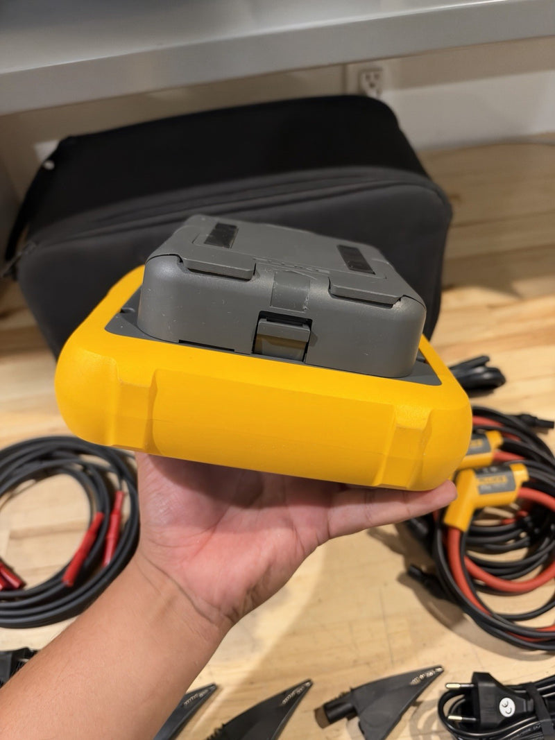 FLUKE 1734 ENERGY LOGGER KIT W/ ACCESSORIES (FREE SHIPPING)