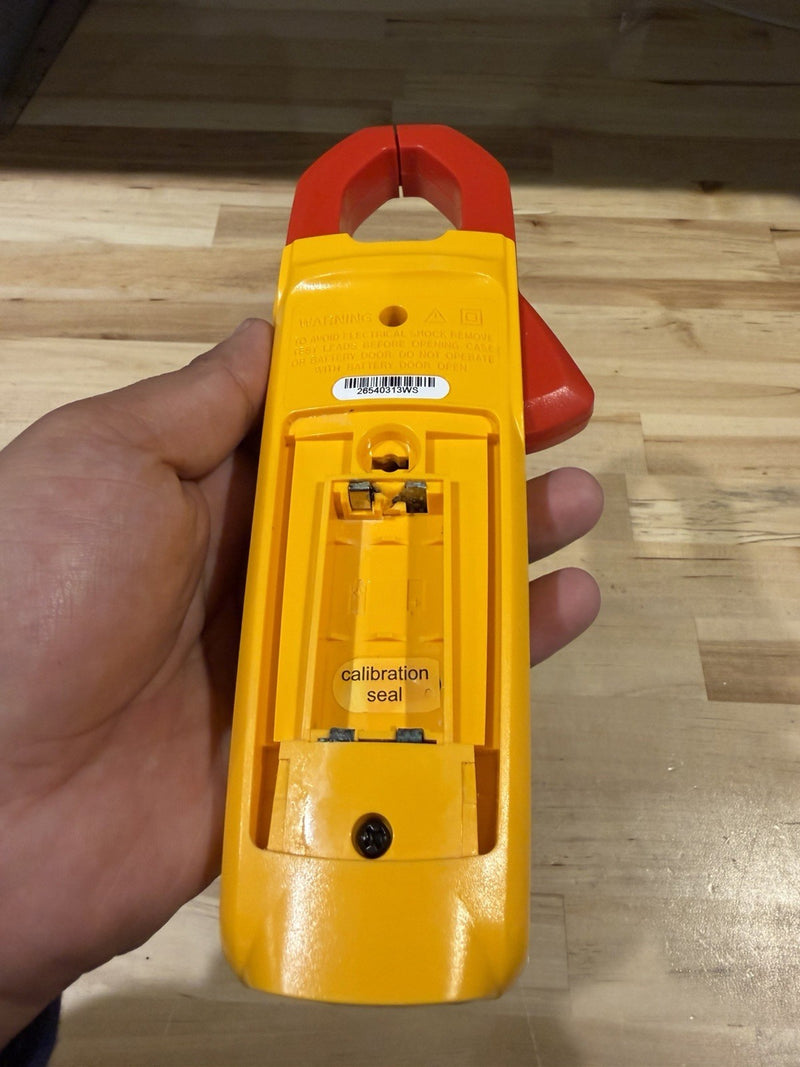 FLUKE 323 TRUE RMS CLAMP METER FOR PARTS