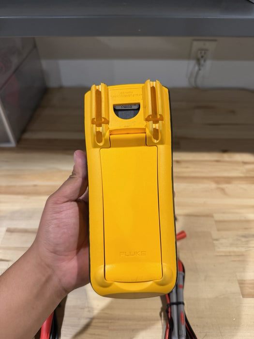 FLUKE 1503 INSULATION TESTER W/ ACCESSORIES & CLIPS - SHIPS FAST