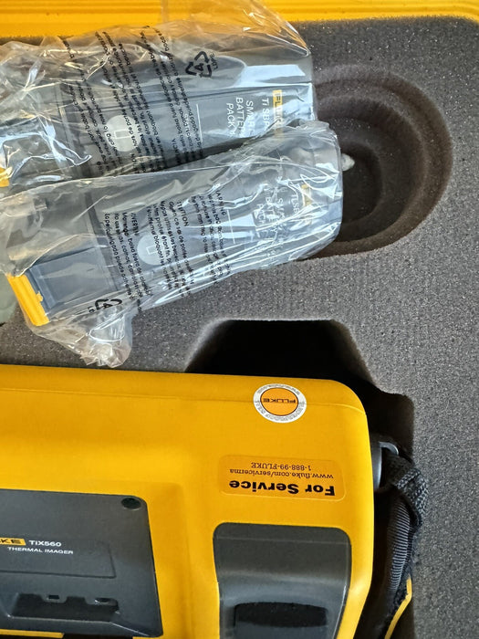FLUKE TIX560 HANDHELD THERMAL CAMERA 320X240P 60HZ -20°C TO 1200°C