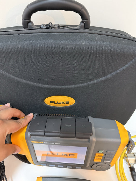 FLUKE 810 VIBRATION TESTER WITH TACHOMETER & TRIAXIAL ACCELEROMETER & CASE TESTED
