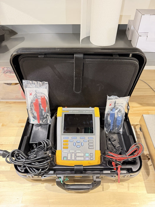 FLUKE 190-202 SCOPEMETER 2CH 200MHZ 2.5GS/S W/ ACCESSORIES (TESTED) SHIPS FREE