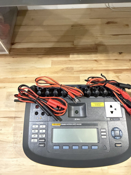 FLUKE ESA620 230V BIOMEDICAL ELECTRICAL SAFETY ANALYZER WITH LEADS & CHARGER