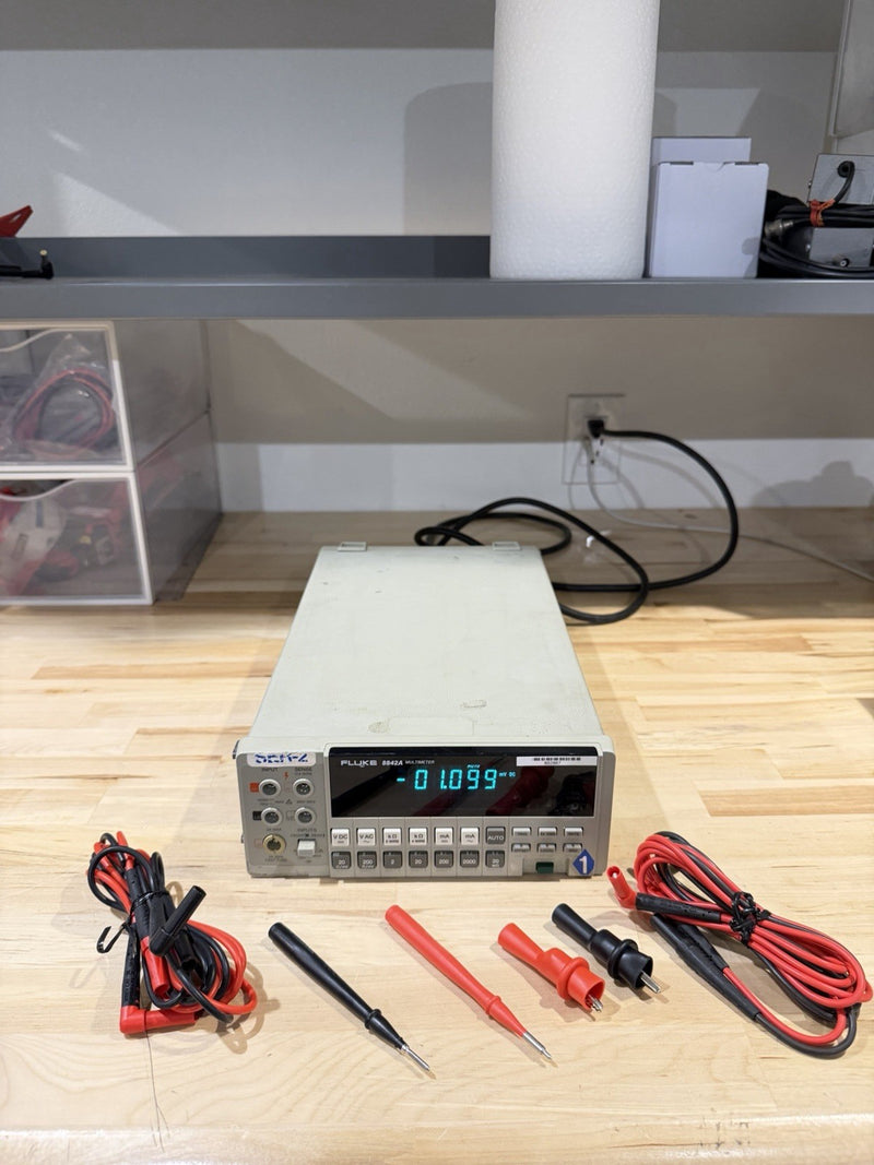 FLUKE 8842A MULTIMETER WITH LEADS & CLIPS CHARGER