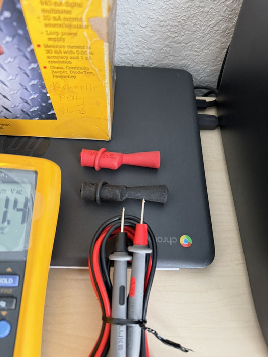 FLUKE 789 PROCESS METER WITH LEADS & CLIPS