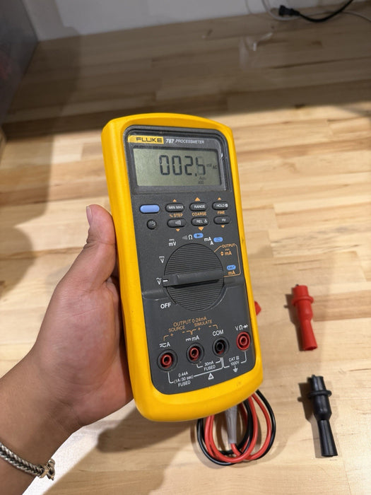 FLUKE 787 PROCESSMETER WITH LEADS & CLIPS TESTED