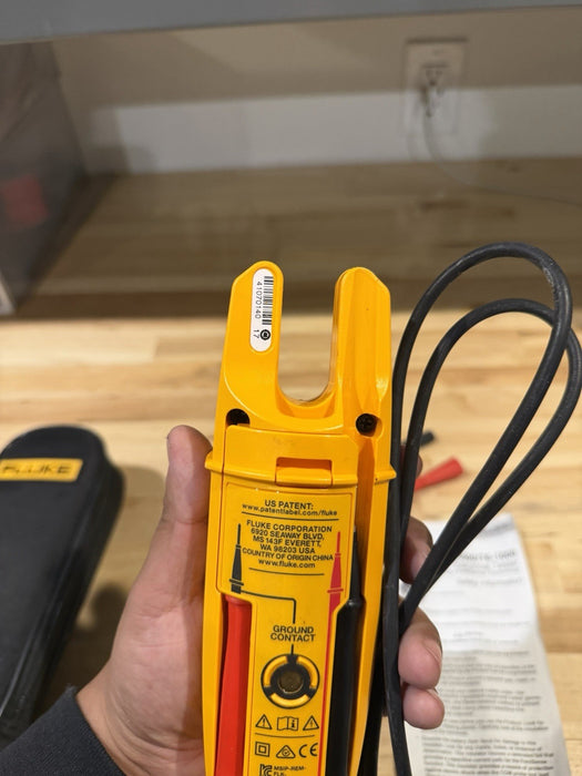 FLUKE T6-1000 ELECTRICAL TESTER W/ BAG & CLIPS (TESTED) SHIPS FAST