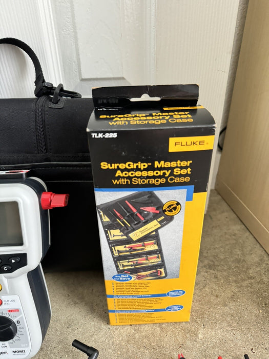 MEGGER MOM2 MICROHMMETER WITH NEW SET OF LEADS & BAG