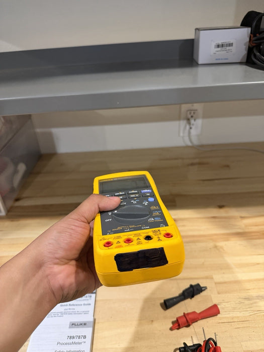 FLUKE 789 PROCESSMETER WITH LEADS & CLIPS TESTED