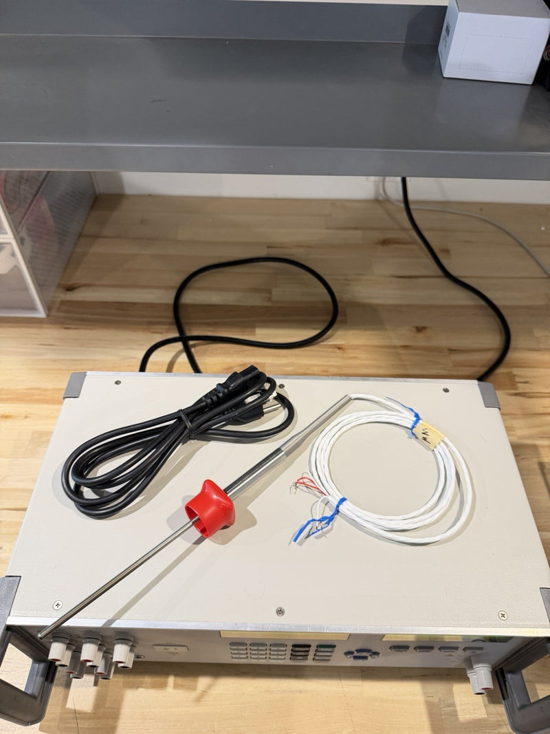 FLUKE 7526A PRECISION PROCESS CALIBRATOR WITH PROBE & CHARGER TESTED