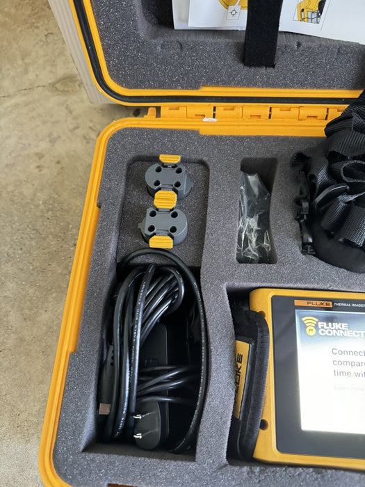FLUKE FLK-TIX501 60HZ INFD CAMERA COLOR LCD RARE