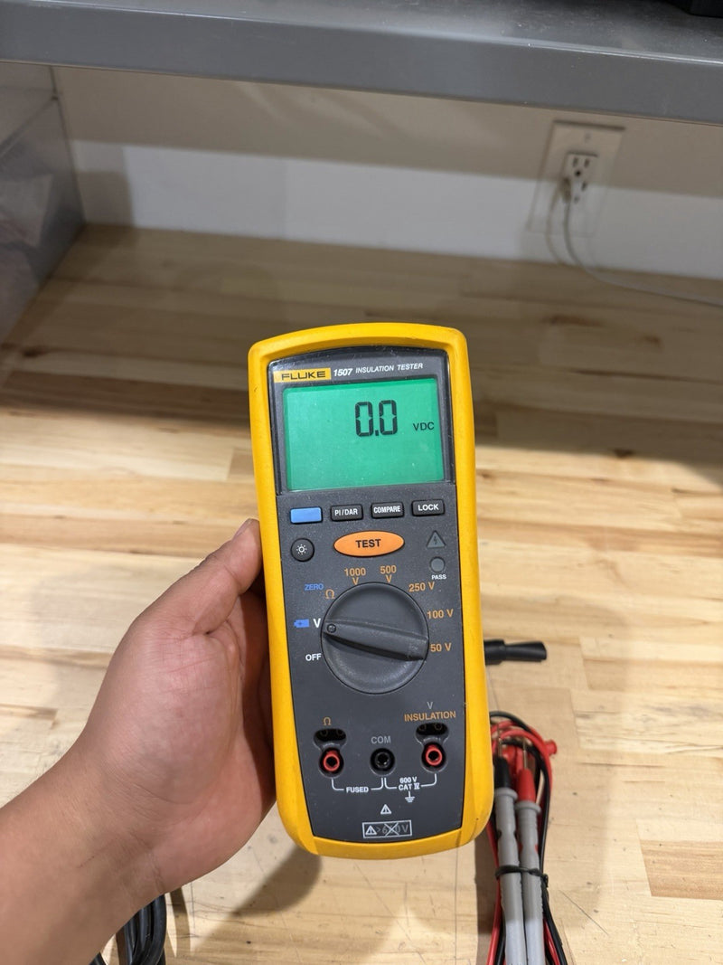 FLUKE 1507 INSULATION MULTIMETER W/ LEADS & CLIPS - SHIPS FAST