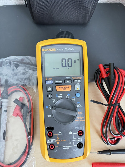FLUKE 1587 FC INSULATION MULTIMETER WITH BAG AND LEADS