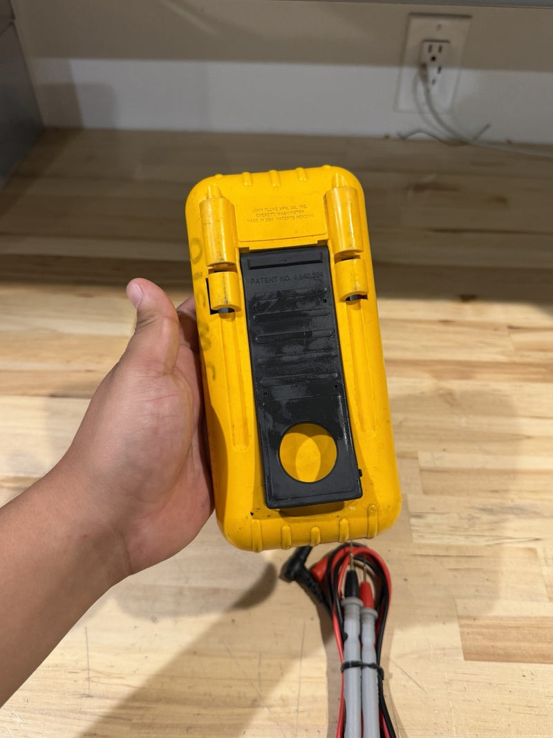 FLUKE 87 III TRUE RMS MULTIMETER W/LEADS & CLIPS - SHIPS FAST #8