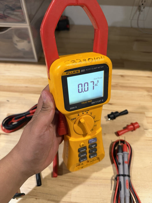 FLUKE 355 AC/DC CLAMP METER WITH ACCESSORIES