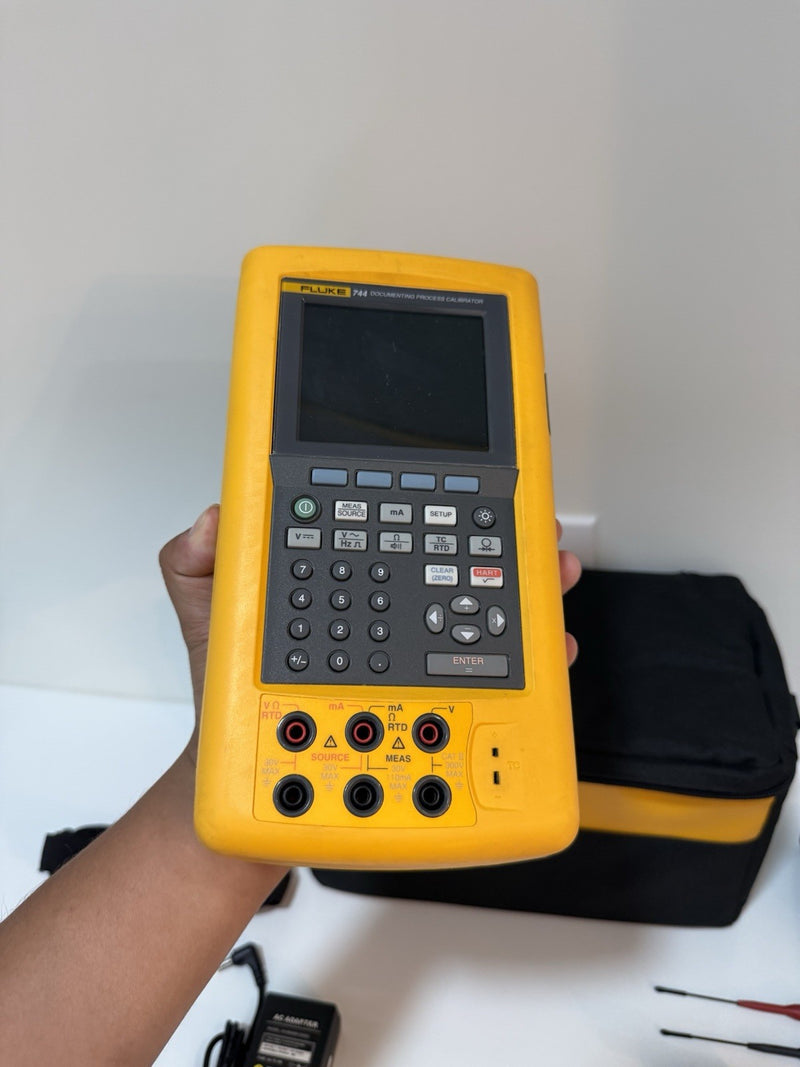 FLUKE 744 PROCESS CALIBRATOR WITH LEAD SET & BAG TESTED