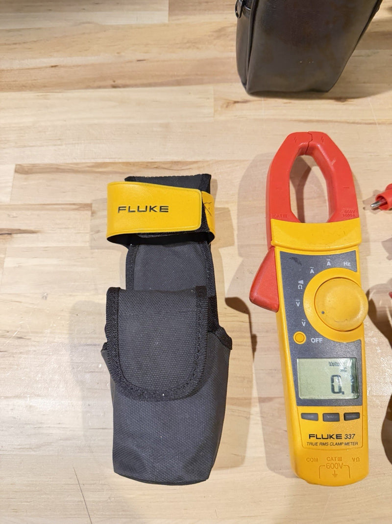 FLUKE 337 TRUE RMS AC/DC CLAMP METER WITH LEADS & BAG