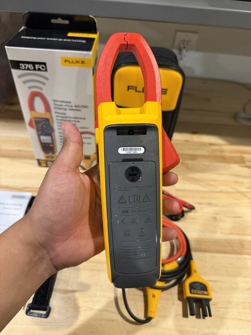 FLUKE 376FC WIRELESS TRUE RMS AC/DC CLAMP METER W/LEADS - SHIPS FAST NEW