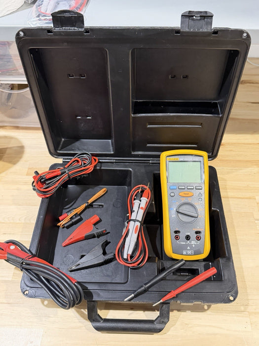 FLUKE 1507 INSULATION MULTIMETER WITH LEADS & CLIPS