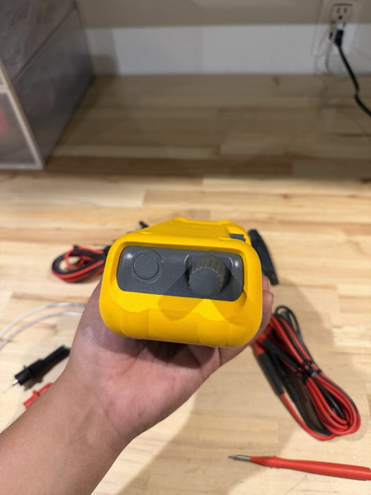 FLUKE 719 100G PRESSURE CALIBRATOR W/ LEADS & EXTRAS (TESTED) PERFECT CONDITION