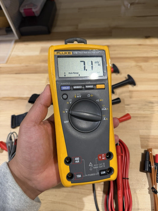 FLUKE 179 TRUE RMS MULTIMETER KIT WITH LEADS & ACCESSORIES TESTED