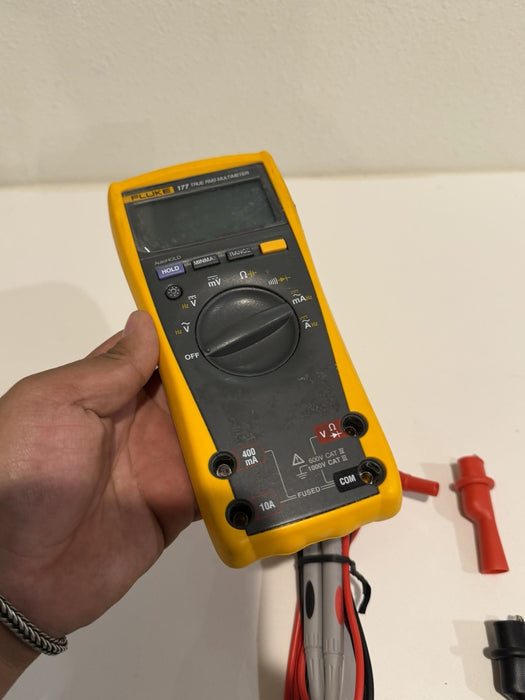 FLUKE 177 TRUE RMS MULTIMETER W/ LEADS & CLIPS - SHIPS FAST